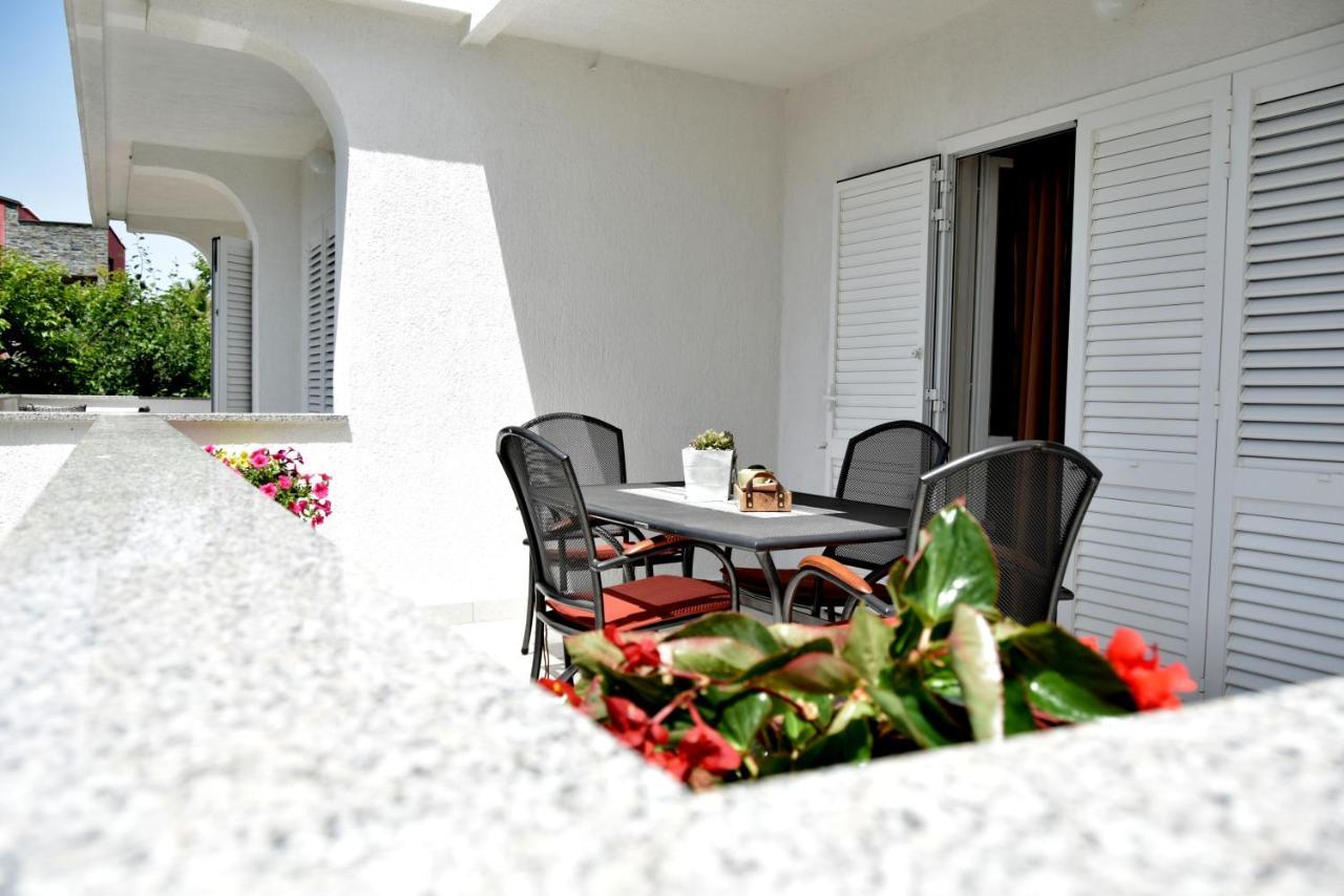 James Bond Apartments Palit Dış mekan fotoğraf